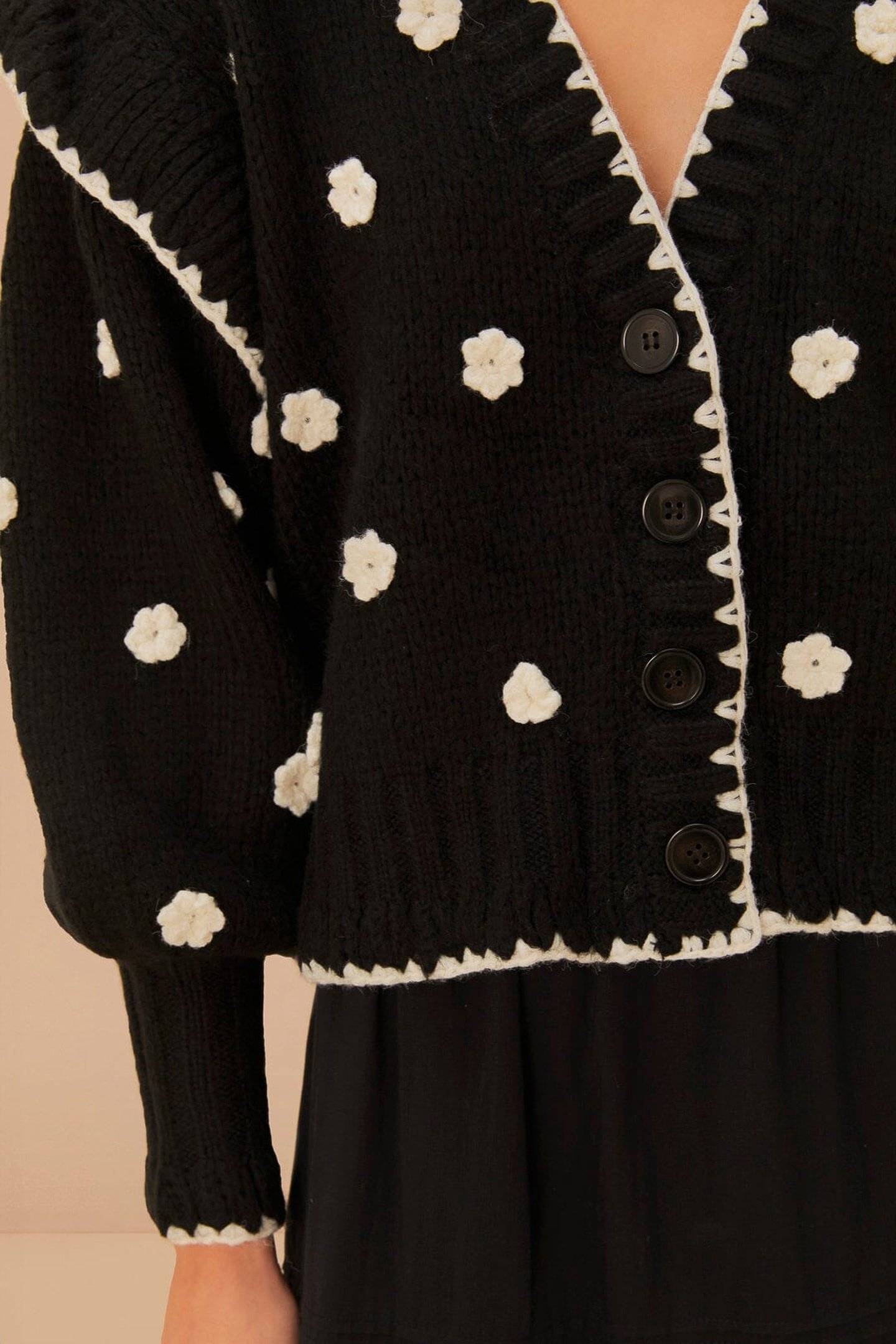 BLACK AND WHITE FLOWERS KNIT CARDIGAN 5