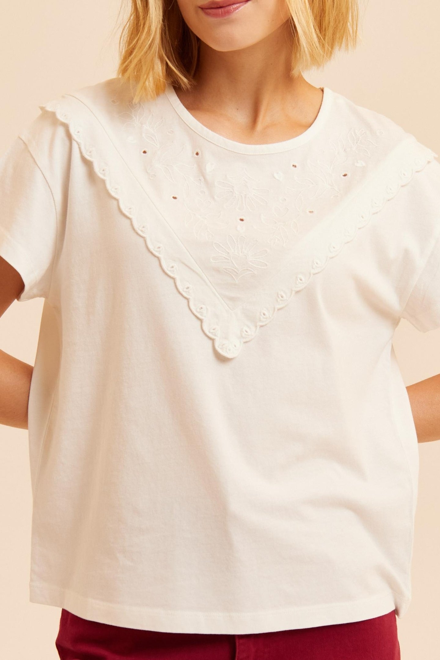 WHITE FLORAL EMBROIDERY T-SHIRT ECRU 5