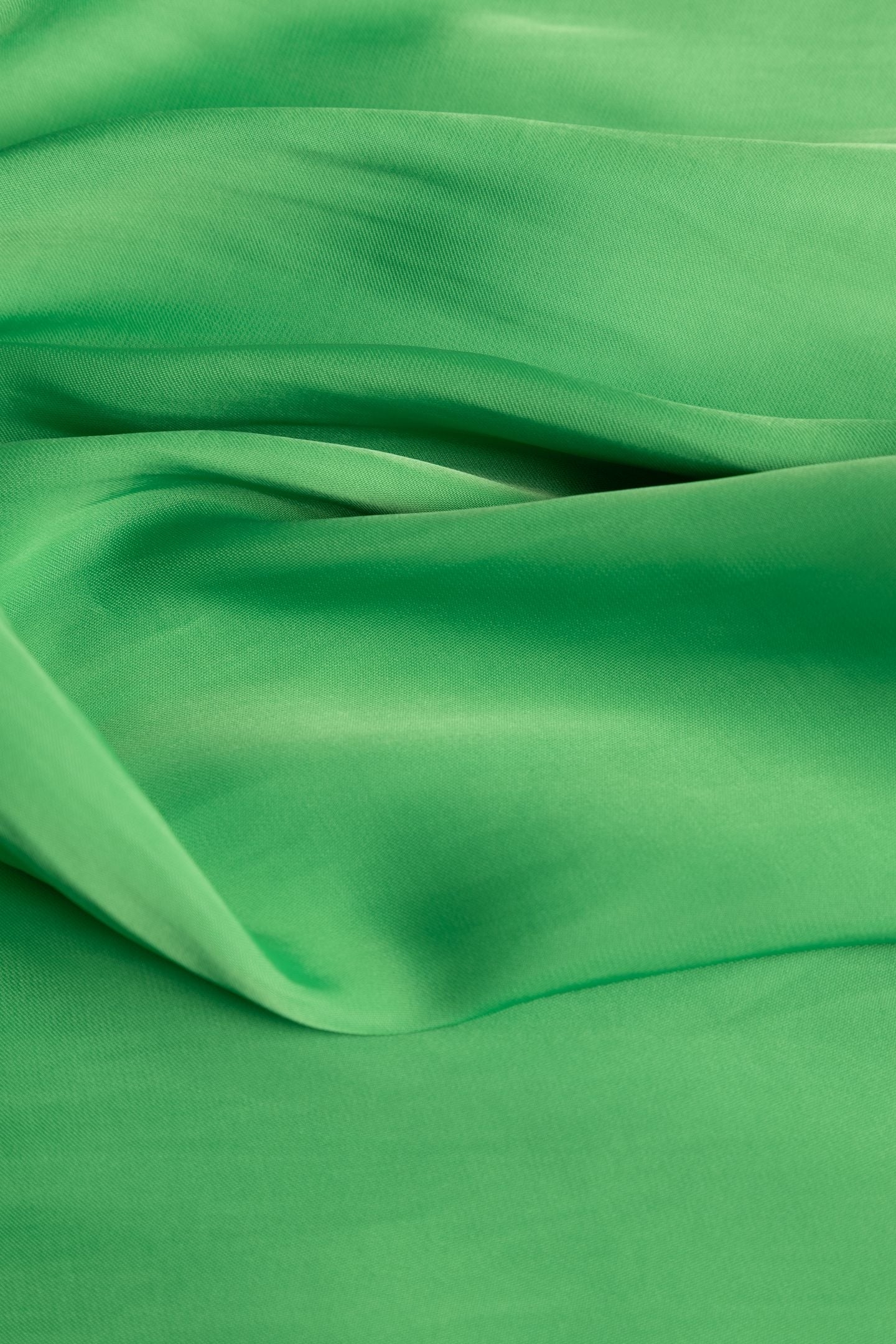 GREEN V-NECK SHORT-SLEEVE TOP 3