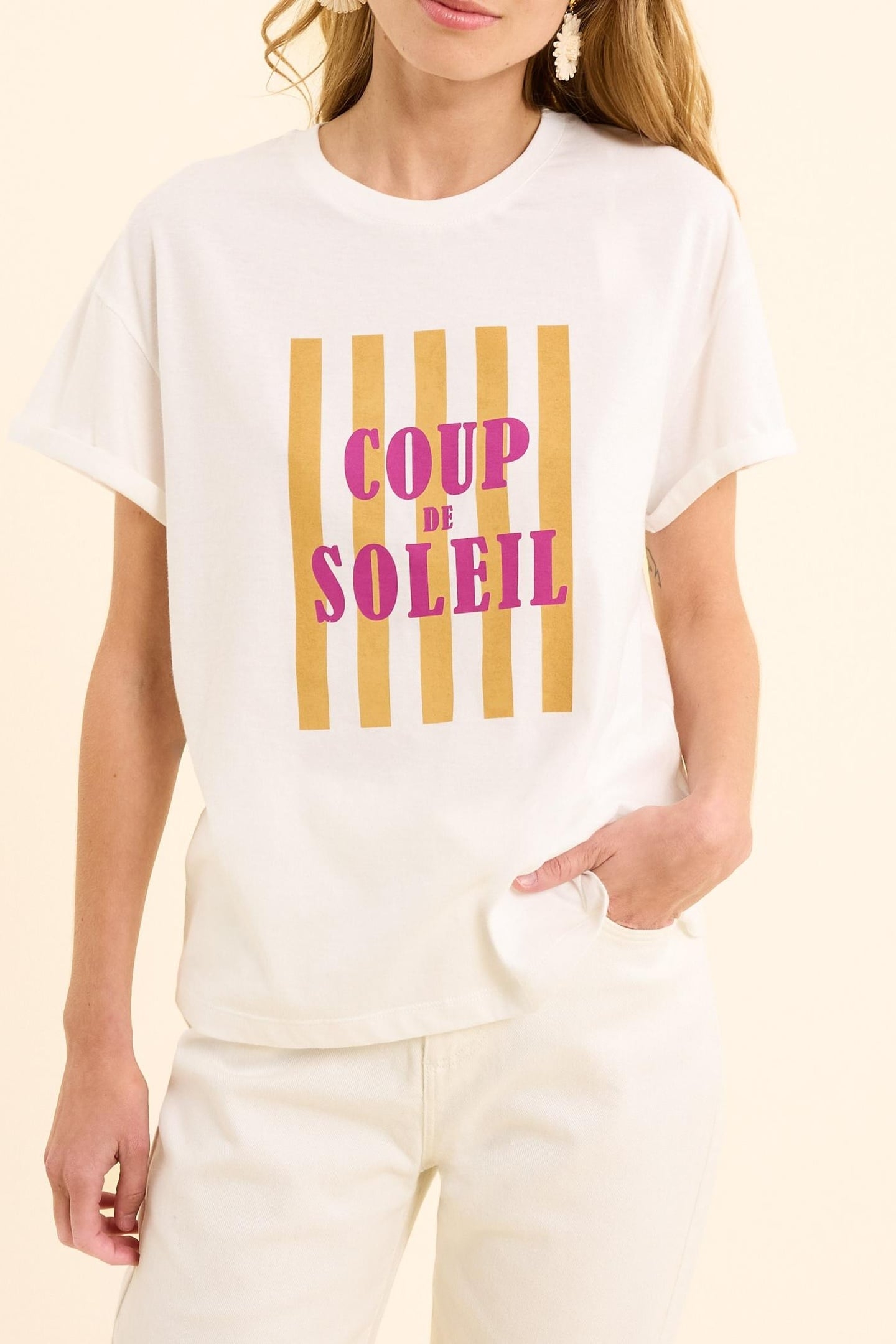 WHITE T-SHIRT WITH MESSAGE ON STRIPES SUNBURN 1