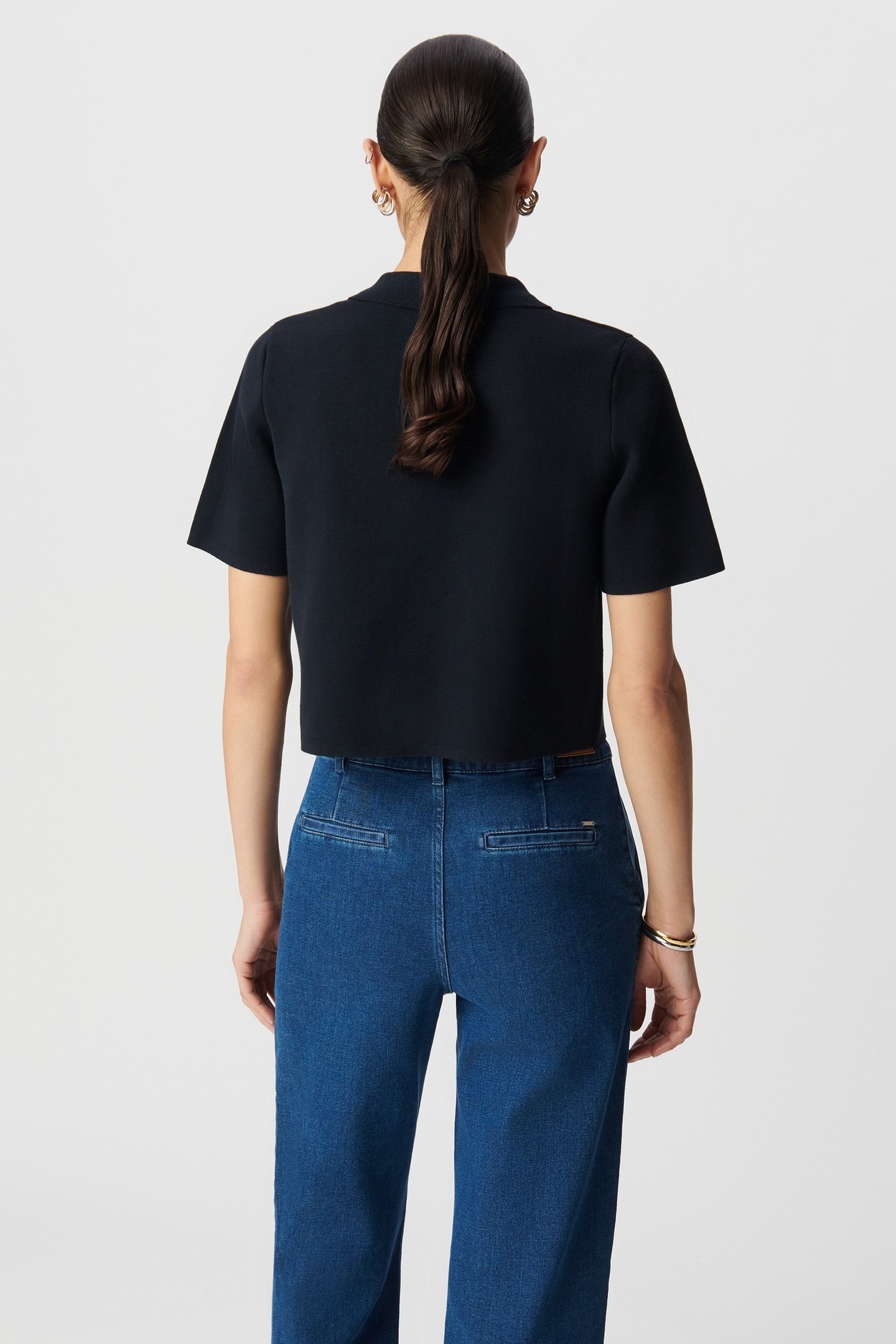 SHORT NAVY KNITTED CARDIGAN WITH ENGRAVED BUTTONS 3