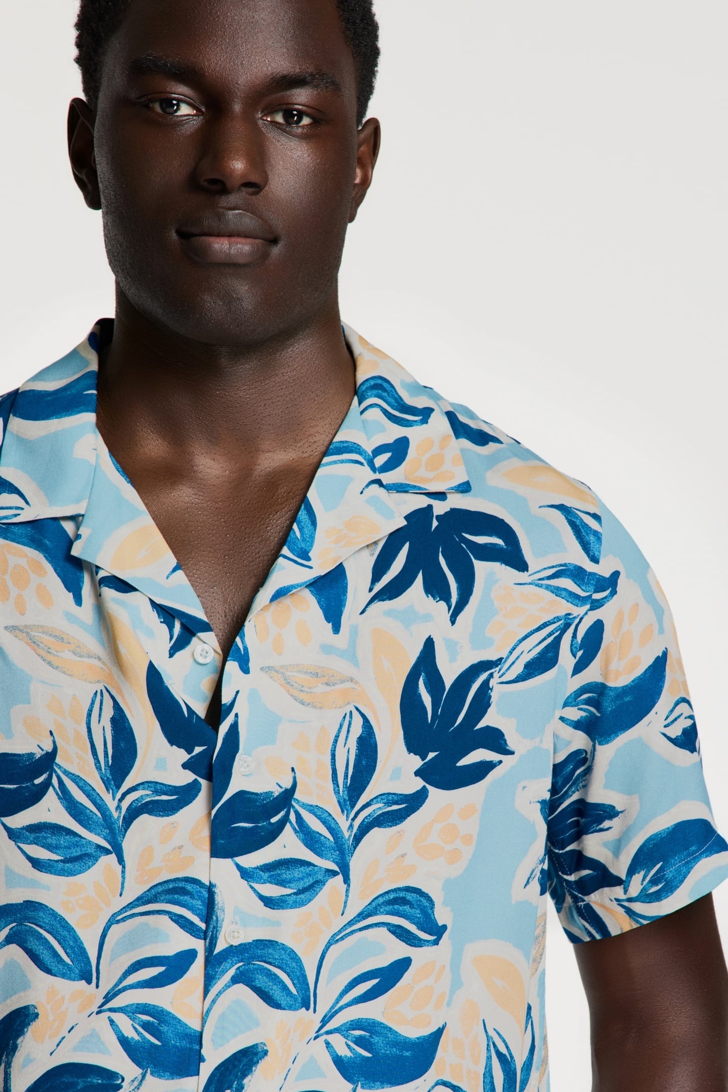 VIC SHORT SLEEVE SHIRT FLORAL LEAFS BLUE SKY FLORAL LEAFS 6