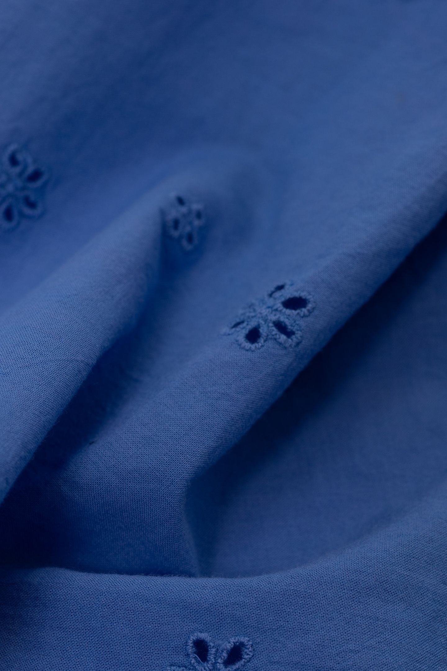 BLUE SHIRT, EMBROIDERY ANGLAISE, SEWN COLLAR BLUE CERULEUM 6