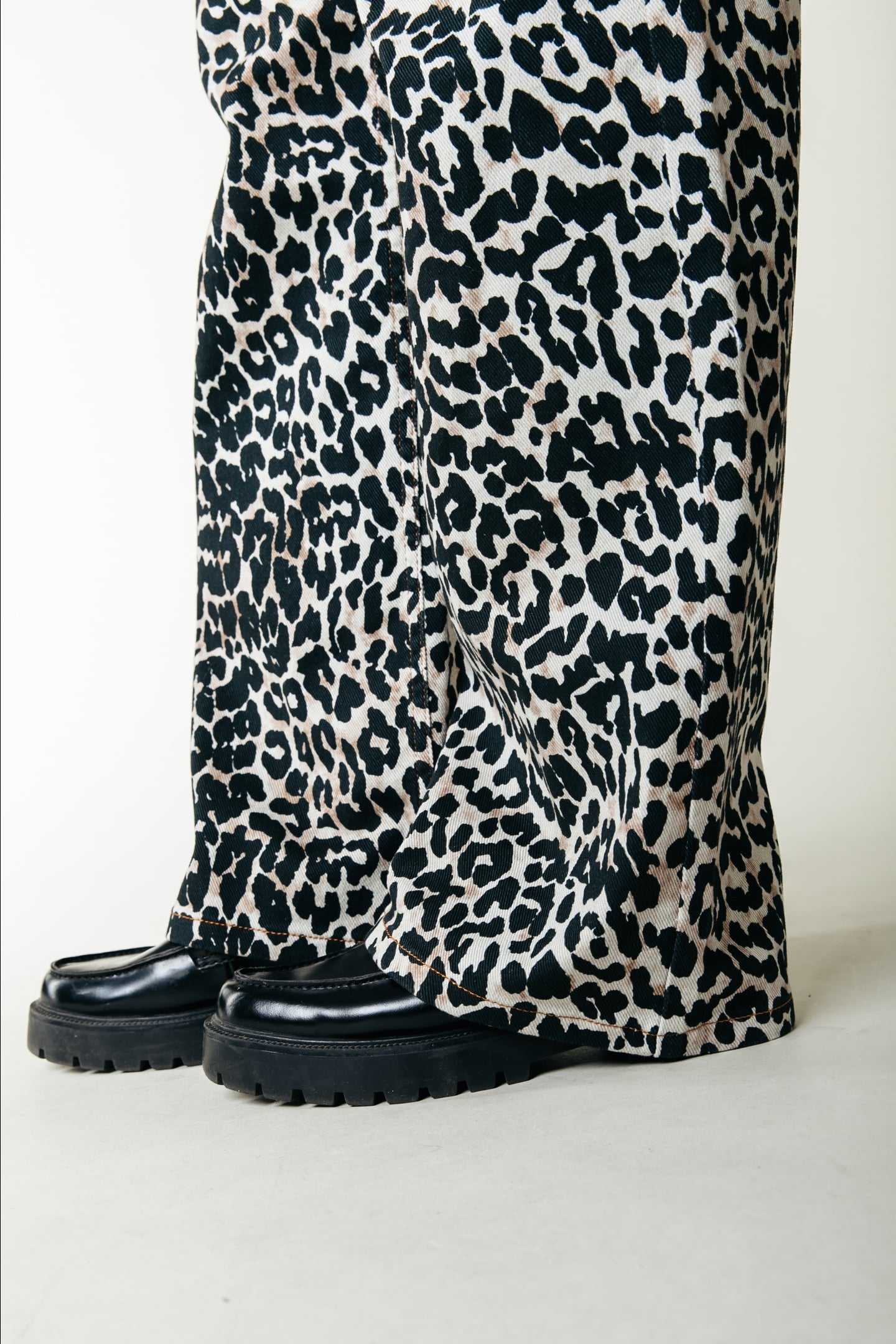 TINSLEY LEOPARD DENIM WORKER PANTS BEIGE 7