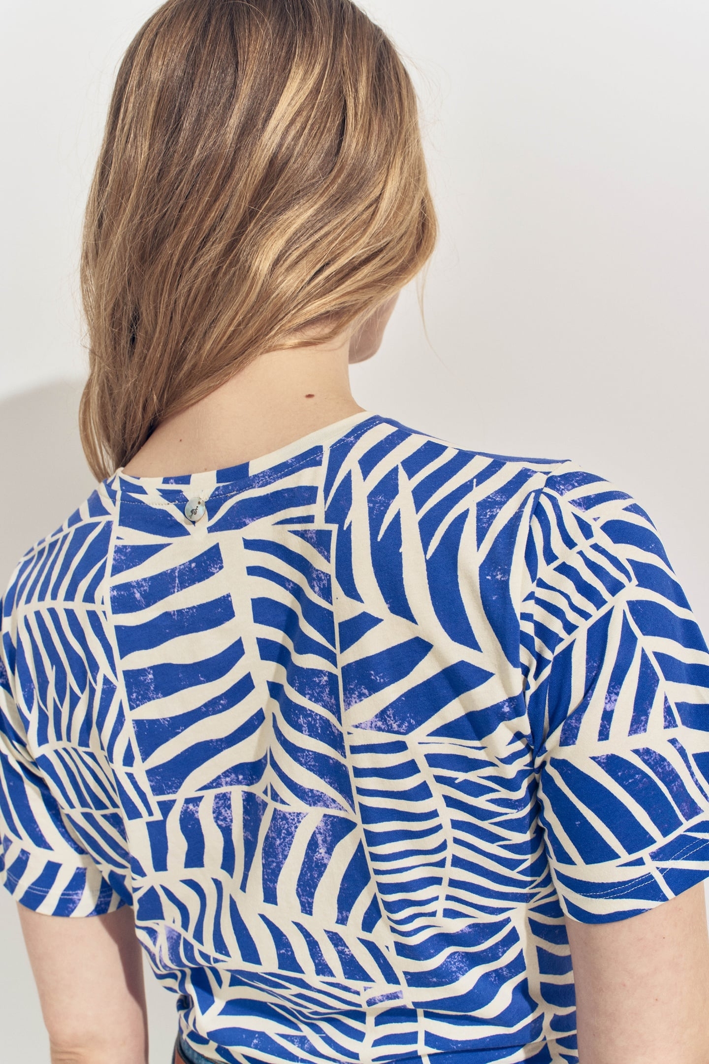 ECRU JACQUARD T-SHIRT WITH FOAM PATTERN 4