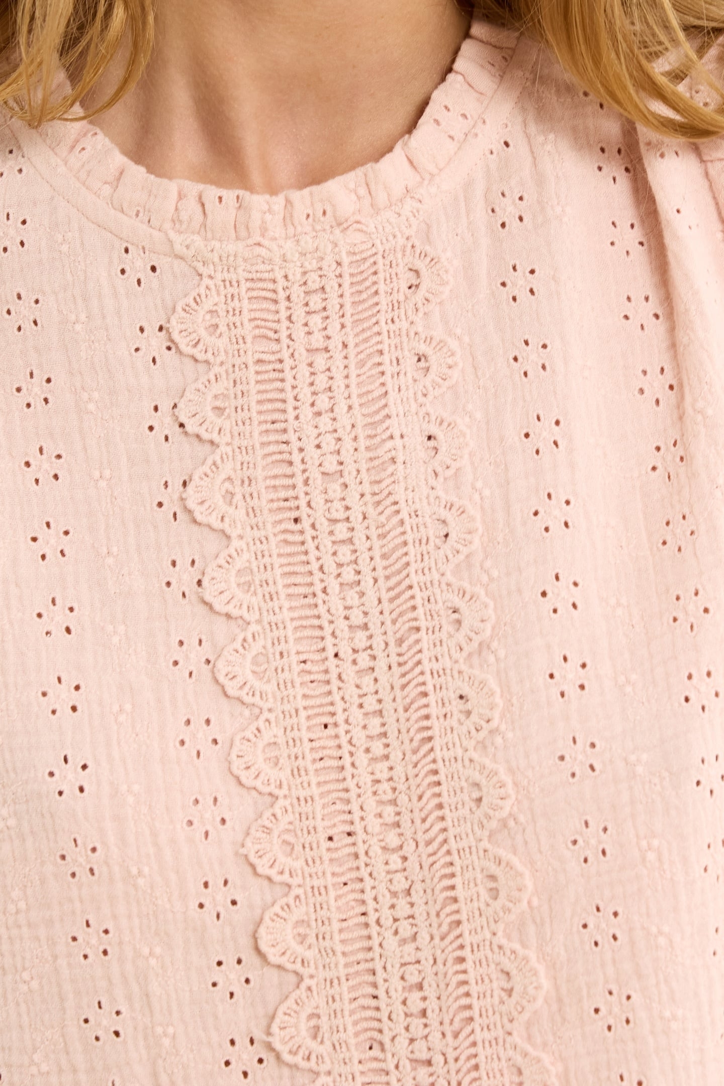 PINK TOP WITH BRODERIE ANGLAISE AND LACE PINK 7
