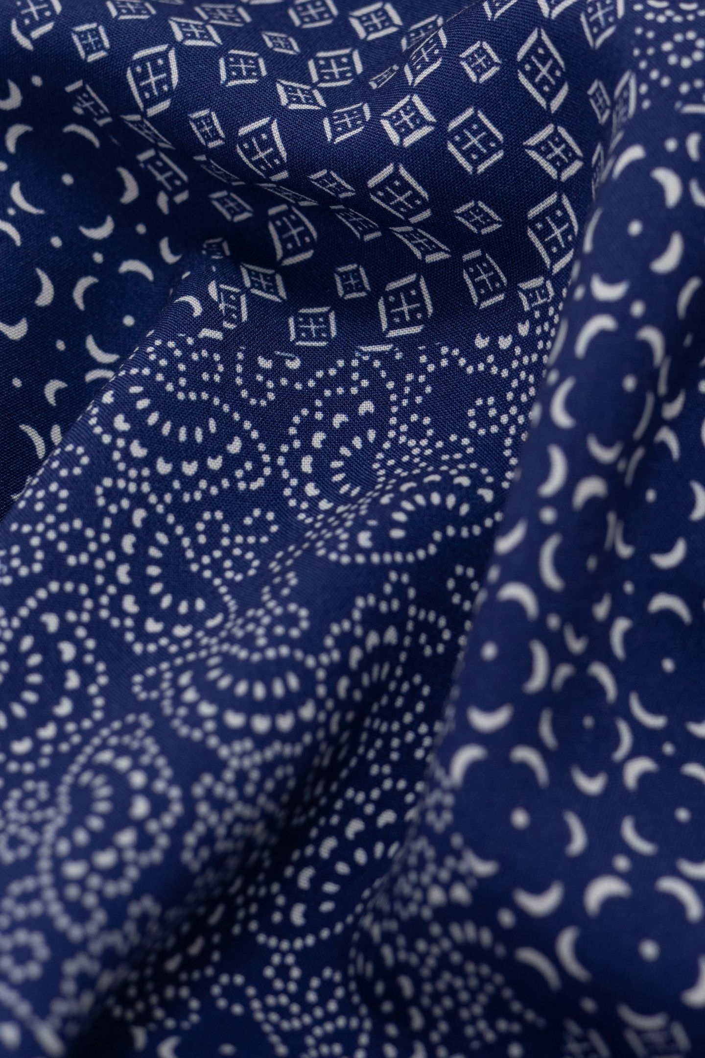 GRAPHIC PATCHWORK PRINTED NAVY TOP MARINE 6