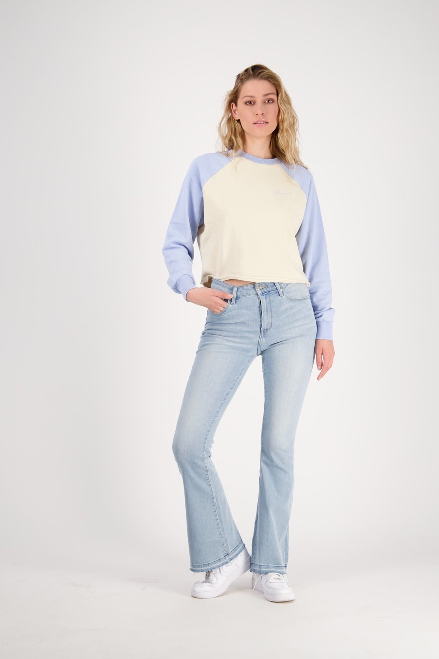 SUNRISE FLARE JEANS LIGHT BLUE STONE 2