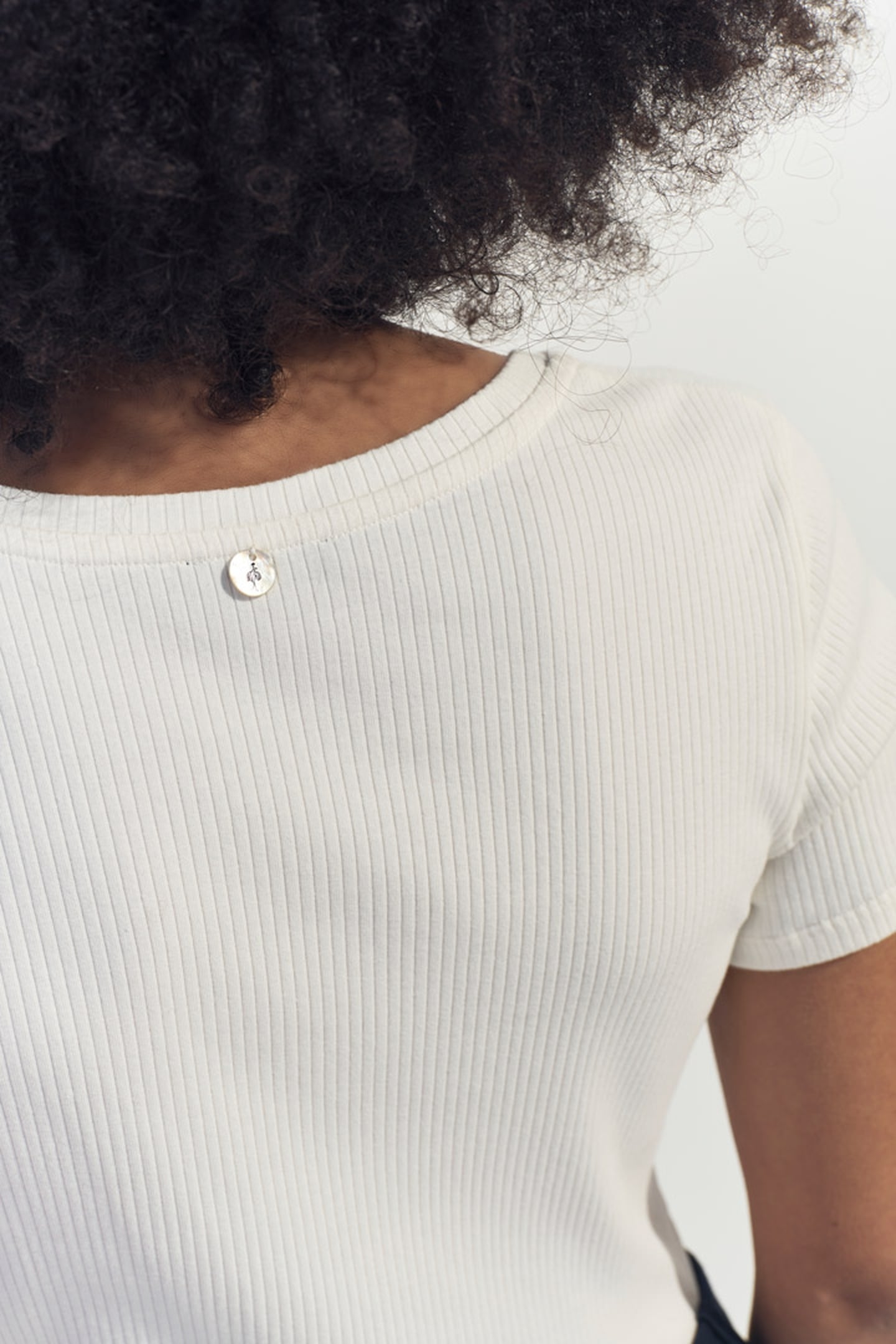 MIRO - WHITE RIBBED MESSAGE T-SHIRT 5