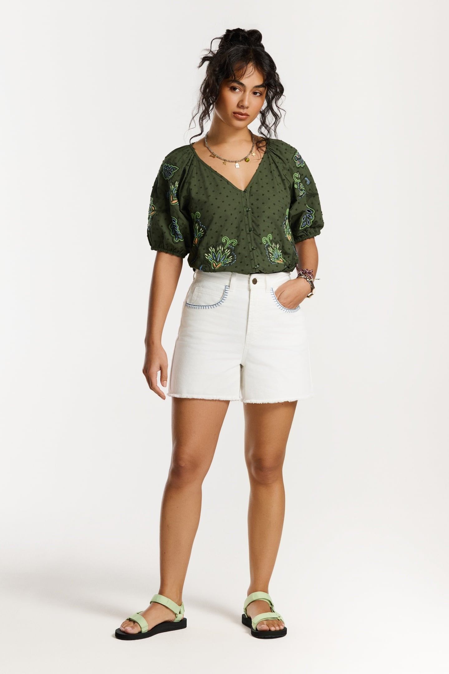 CARLA SHORTS LIGHT KIT WHITE 2