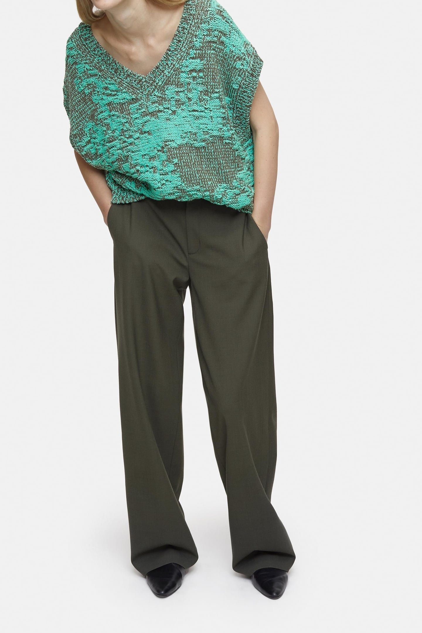 V NECK VEST KNITS GRIND 1