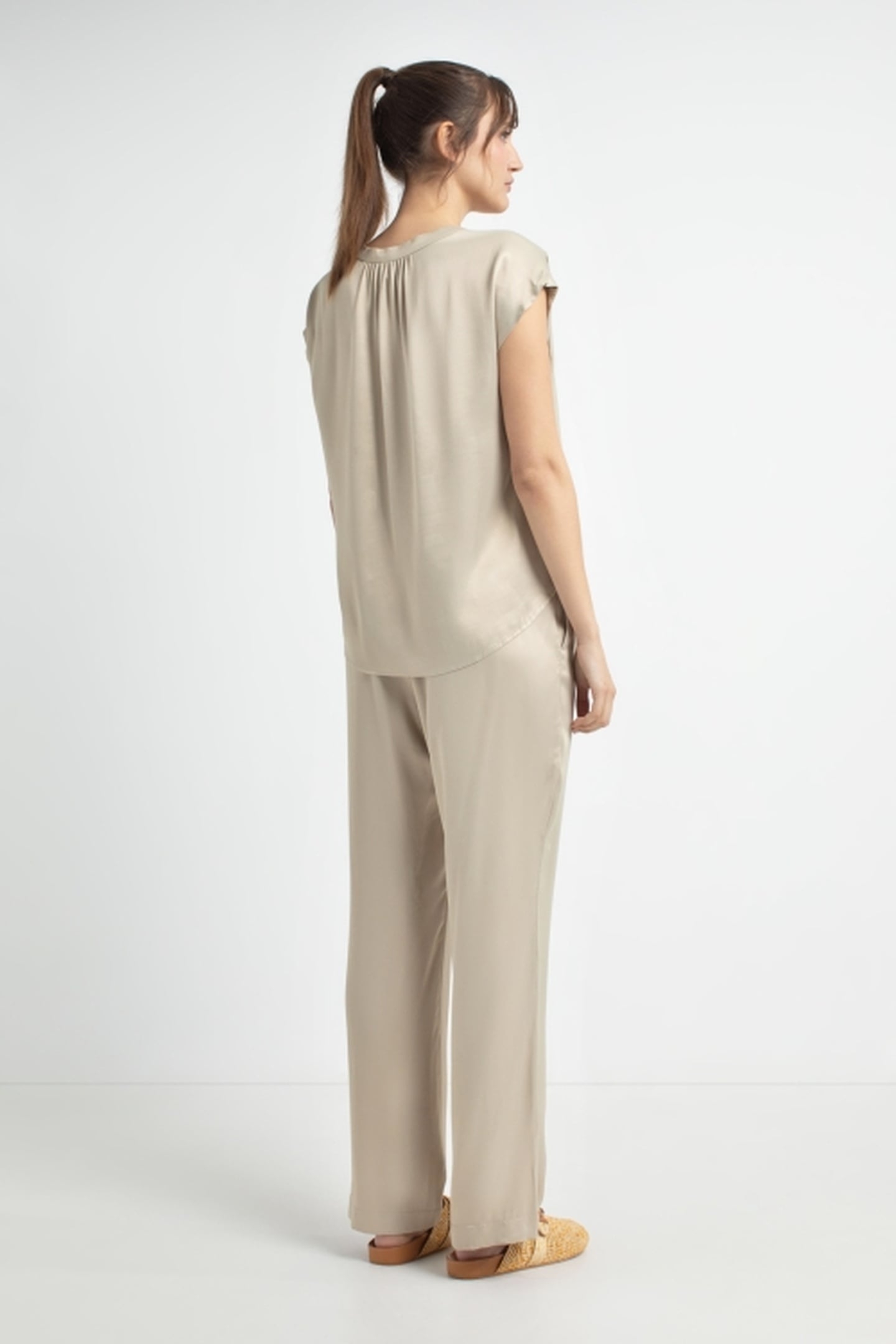 JAIMY BLOUSE LIGHT OLIVE 3