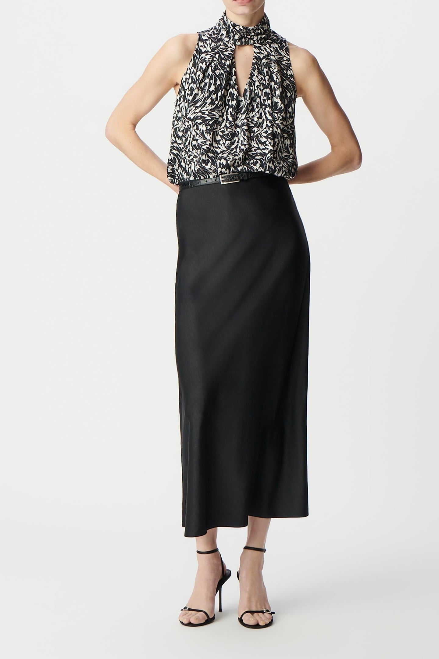 BLACK TOP LENZING™ ECOVERO™ MINIMAL FLOWER 1