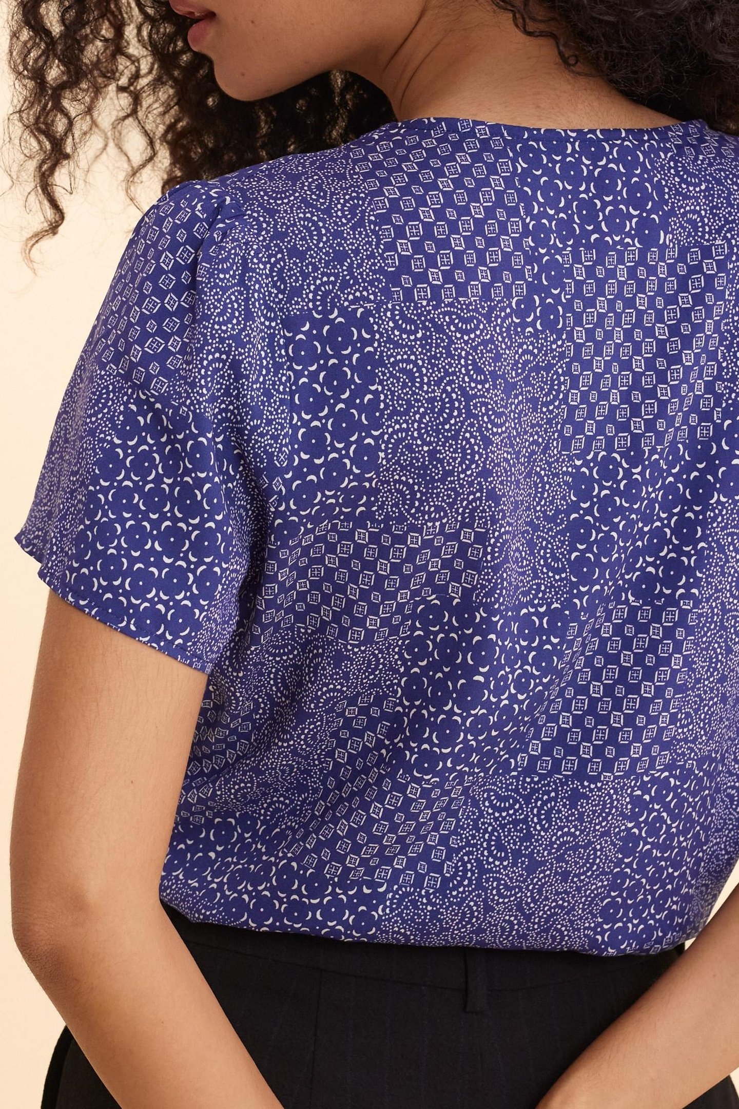 GRAPHIC PATCHWORK PRINTED NAVY TOP MARINE 2