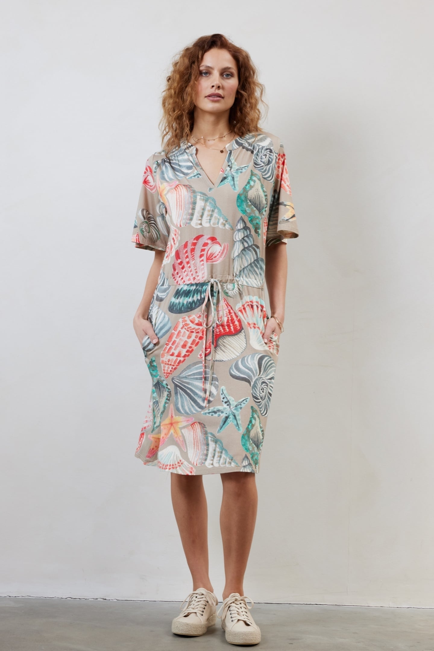 DRESS BAILY IN FEATHER GREY WITH OCEAN TREASURES PRINT 2