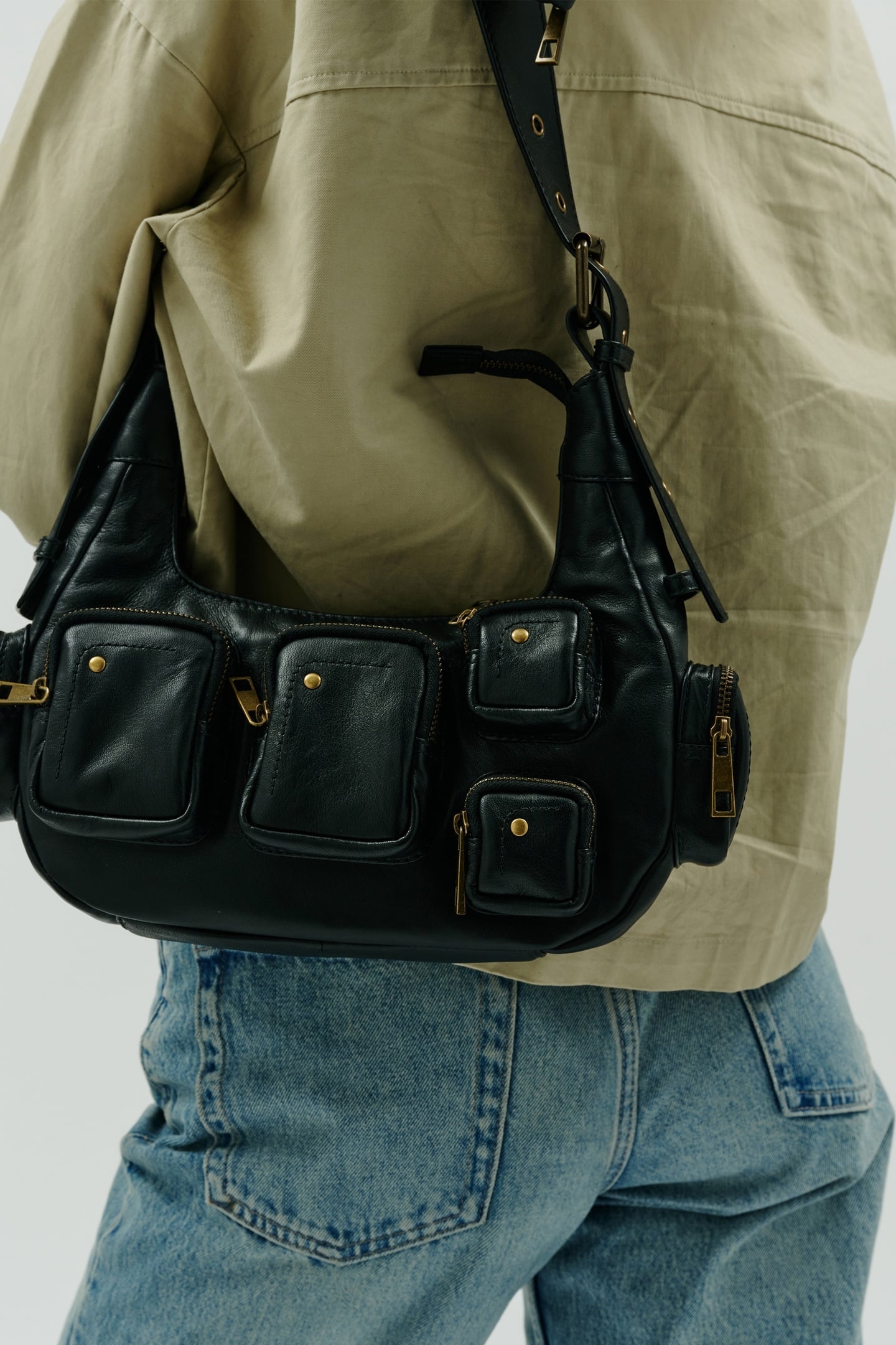 SALLY SMALL POCKET SHEEP BLACK W. GOLD 1