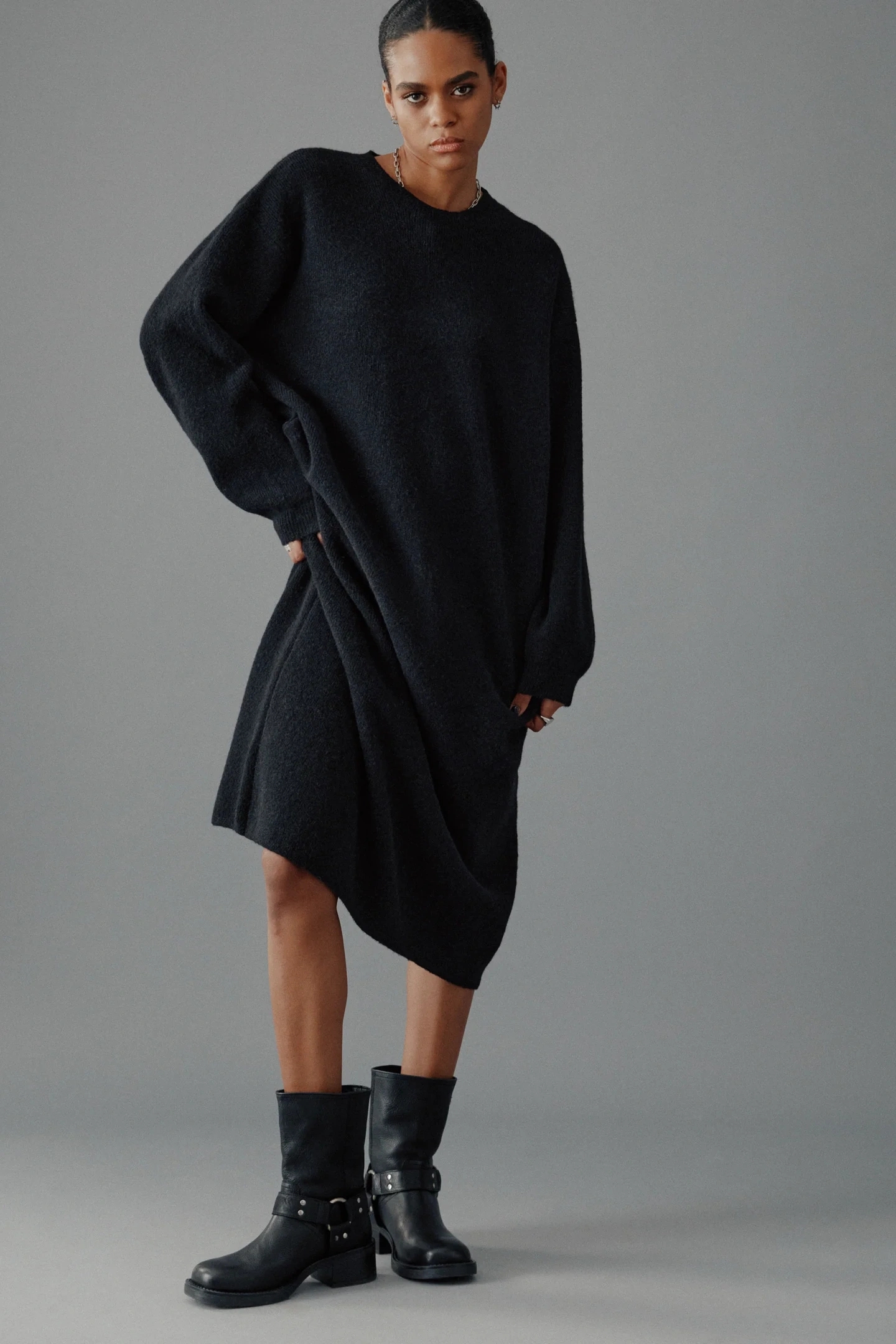 THE BLACK OVERSIZED KNITTED DRESS 1