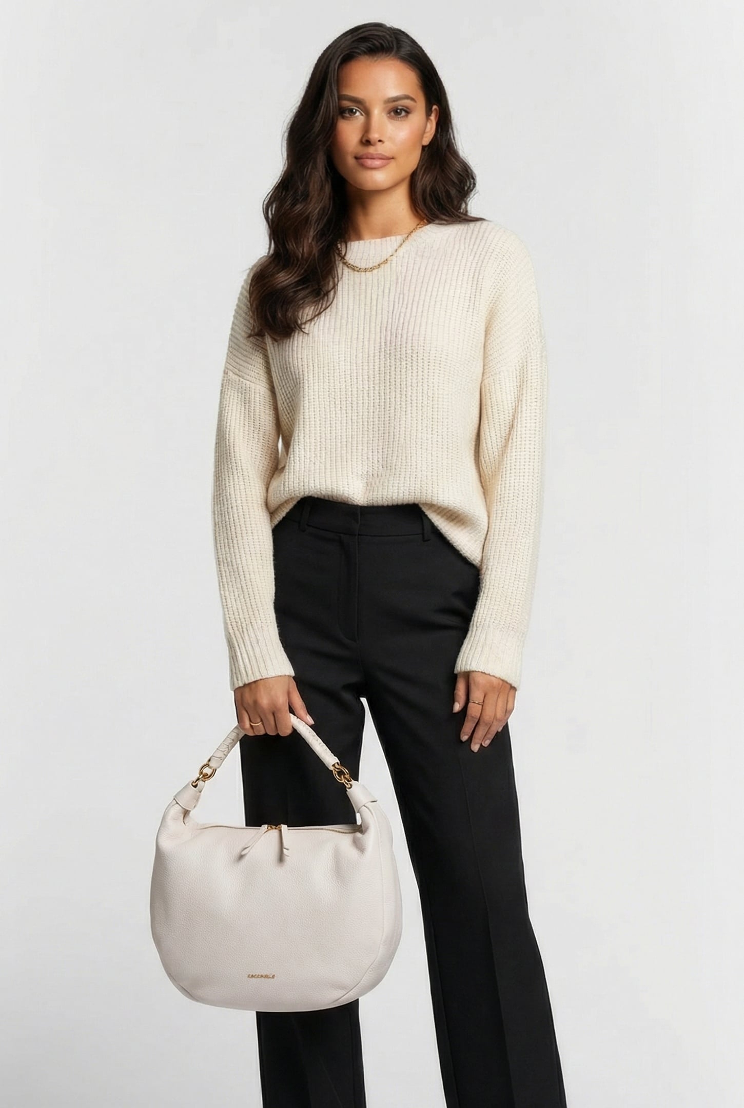 LEATHER MEDIUM SHOULDER BAG IN WHITE 1