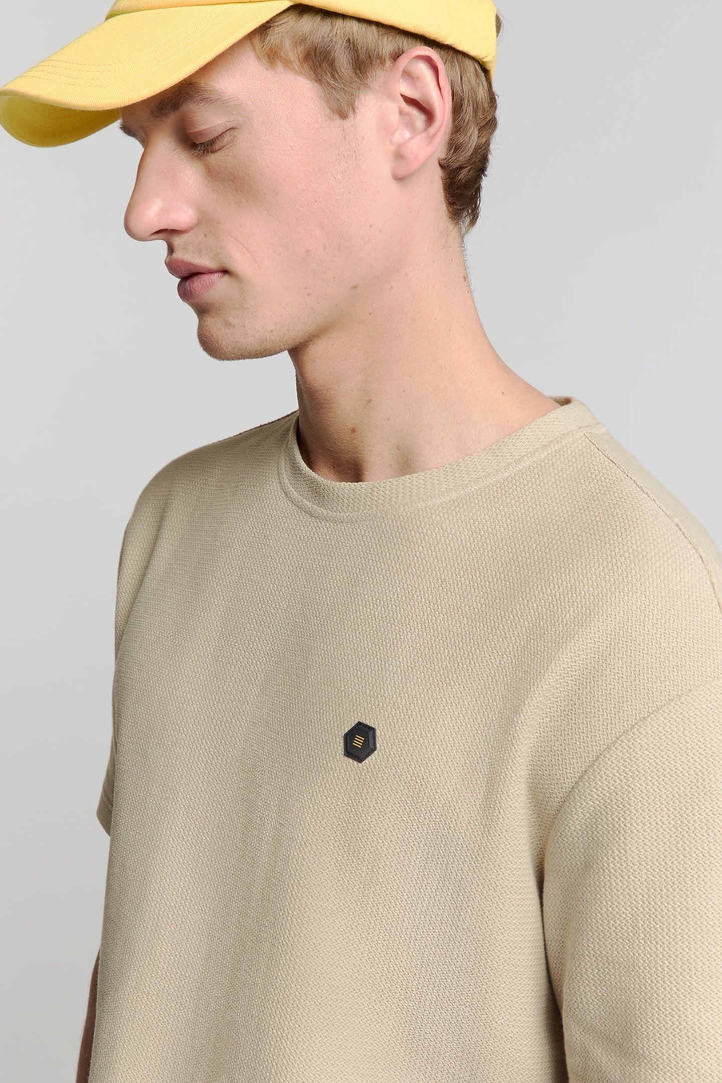 T-SHIRT CREWNECK SOLID RELIEF JACQUARD SAND 4