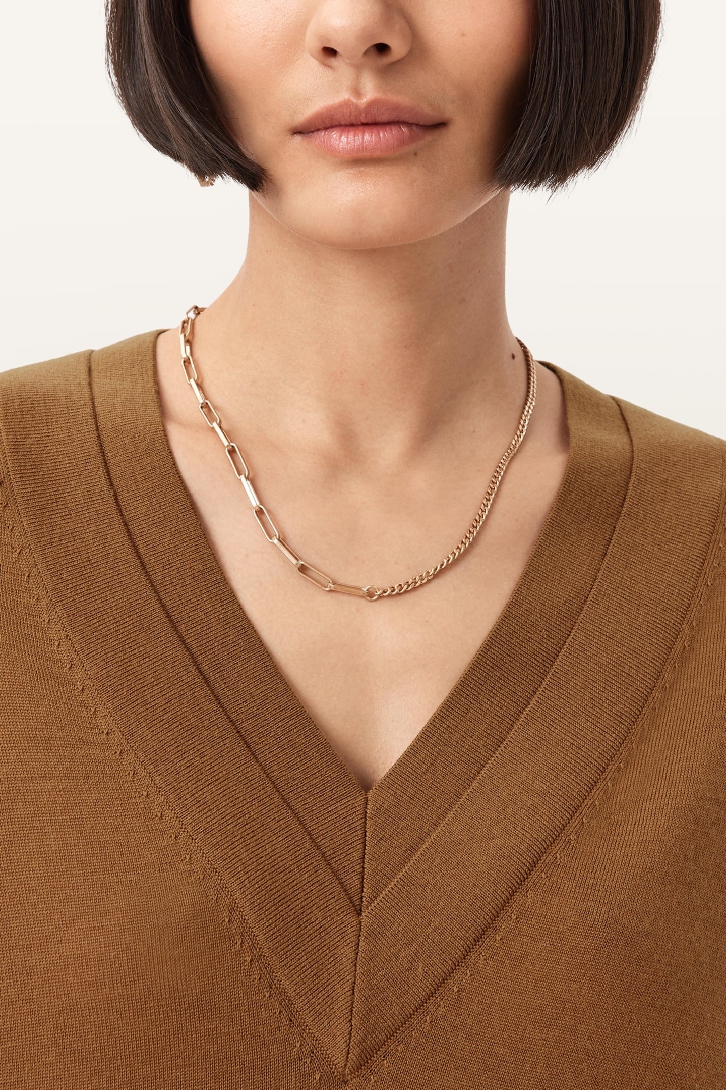 BERN PANEL V NECK CARAMEL BROWN 5