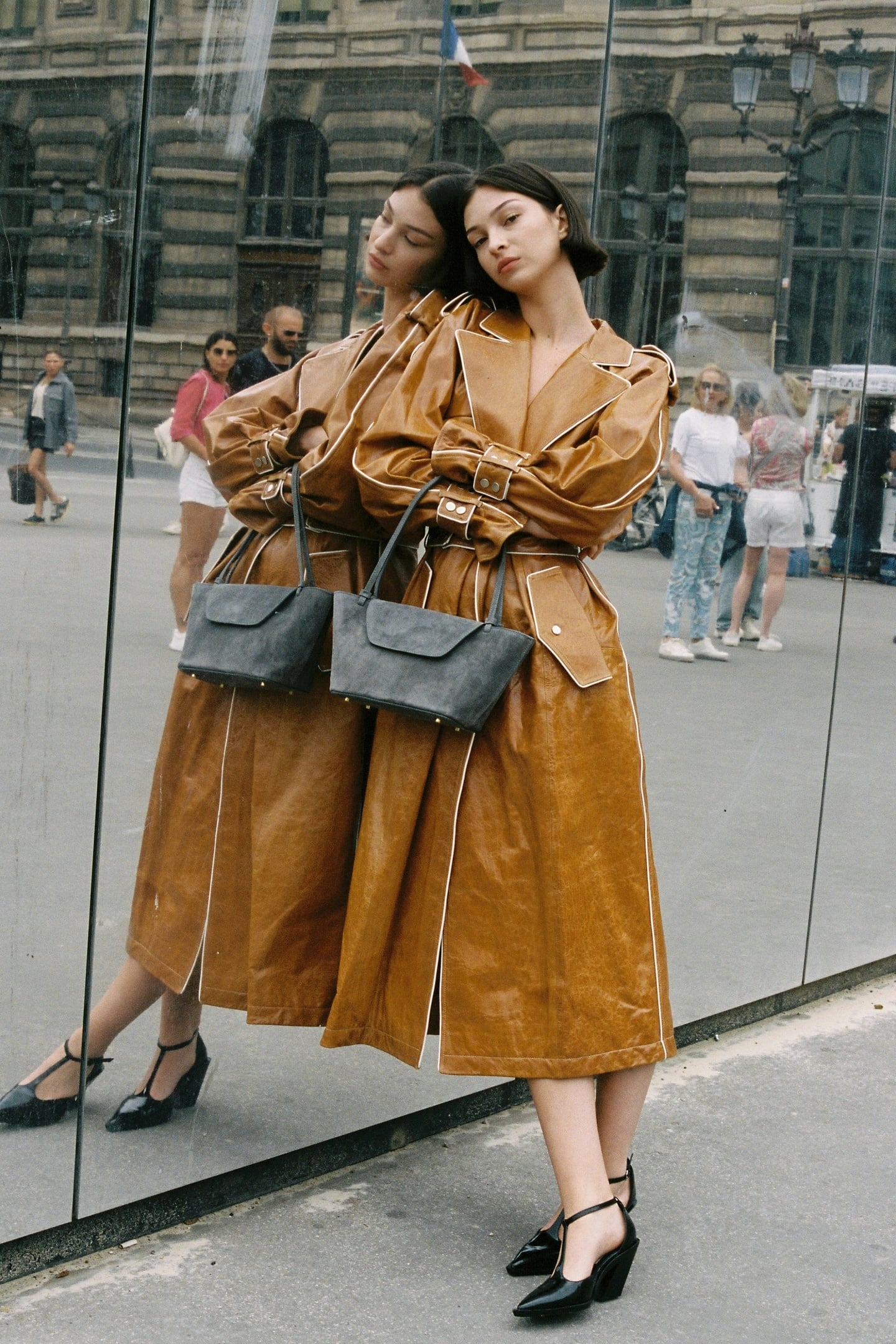 COURRIER TOTE SUEDE GREY 4