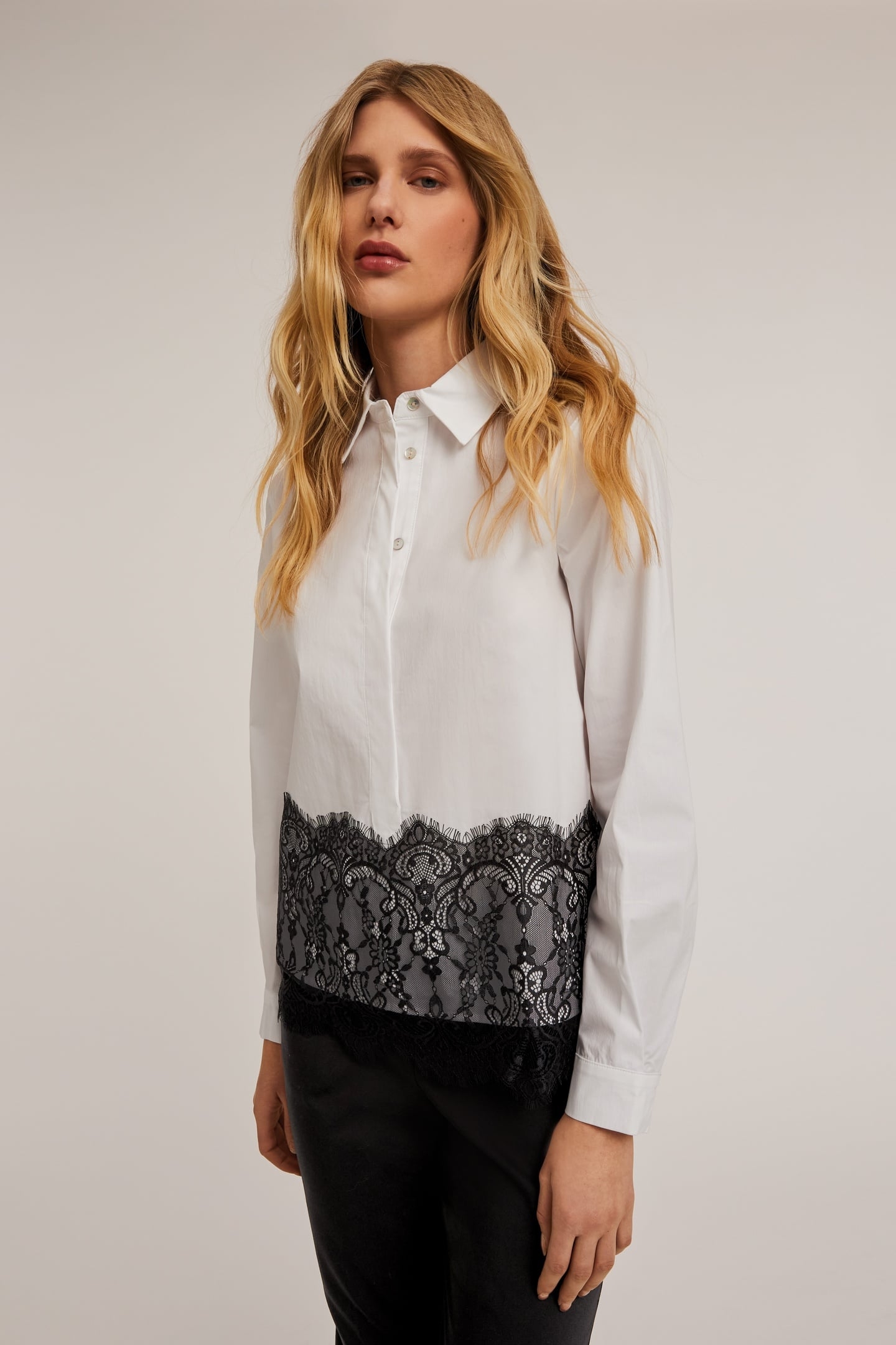 KEYHOLE SHIRT WITH LACE BAND WHITE 1