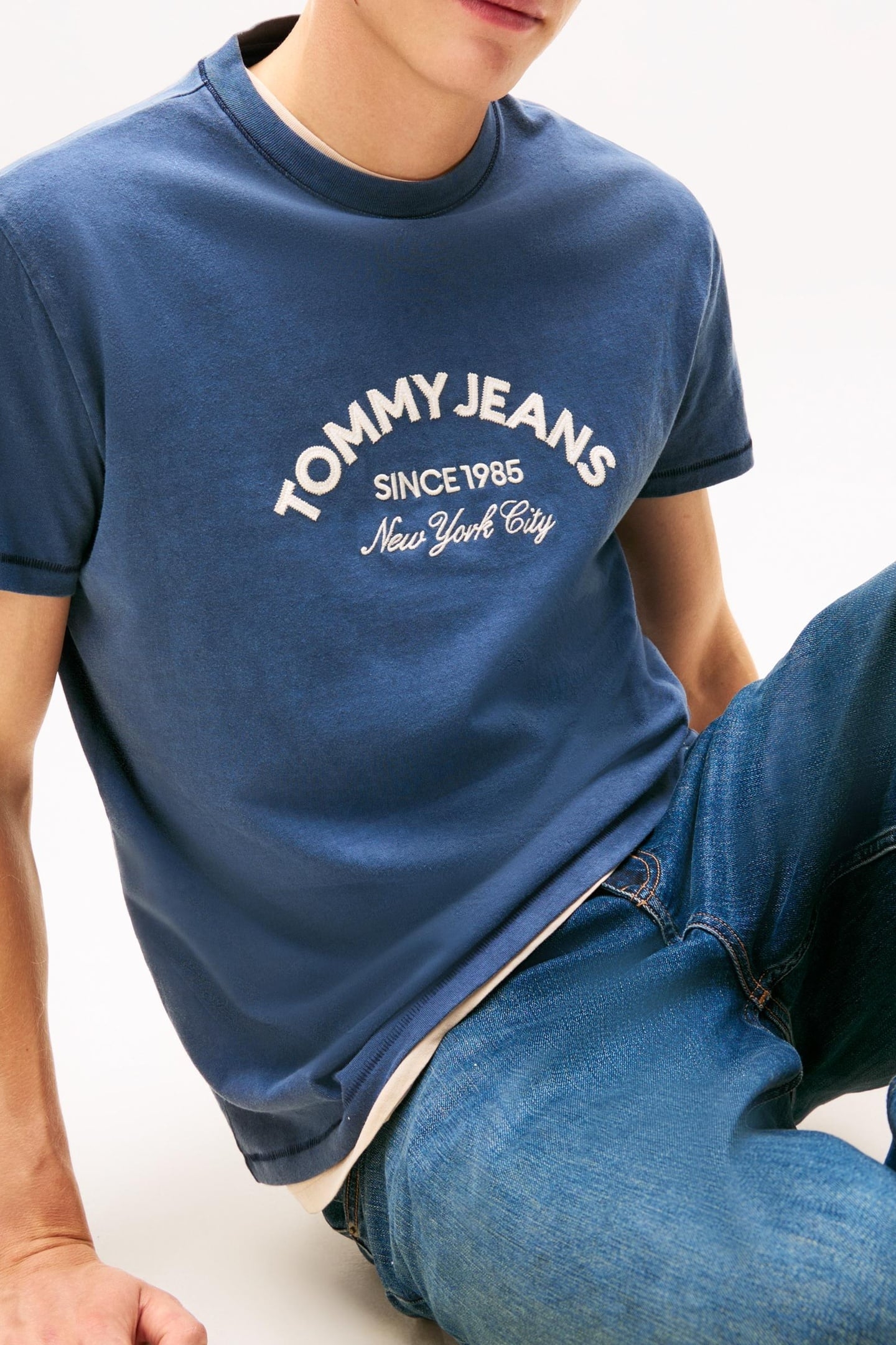 ARCH LOGO TEXTURED T-SHIRT DARK NIGHT NAVY 5