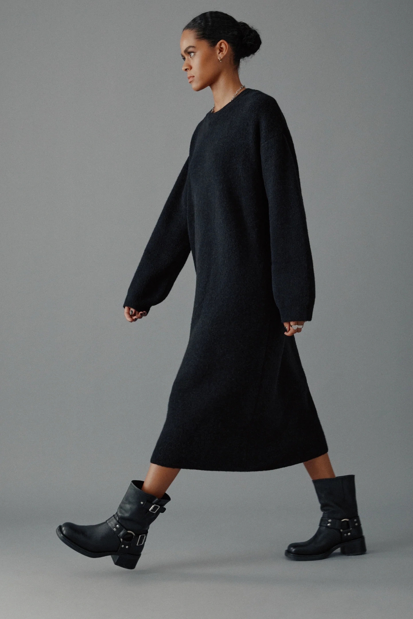 THE BLACK OVERSIZED KNITTED DRESS 2