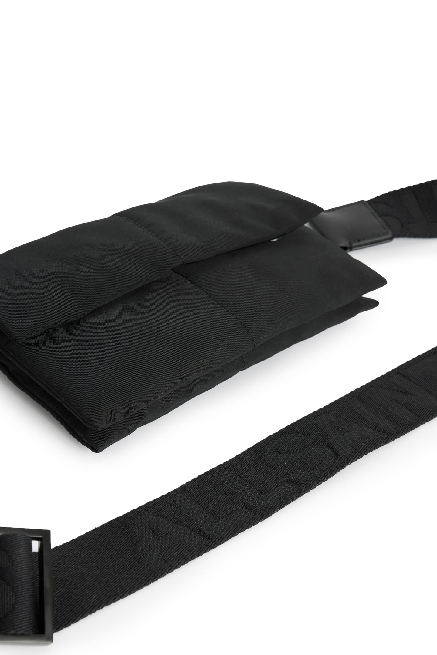 EZRA REC CROSSBODY BLACK 7