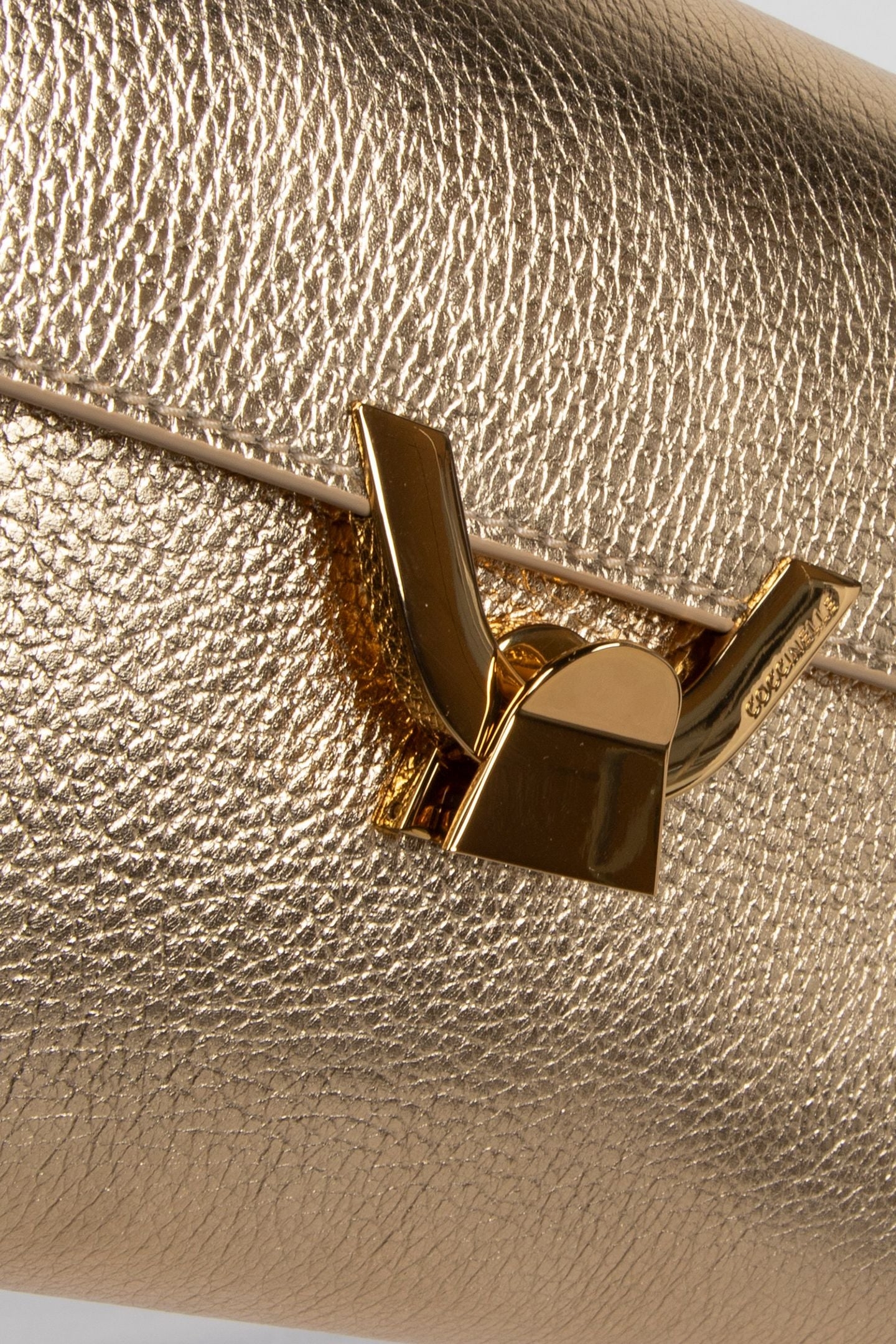 RECTANGLE SHOULDER BAG IN GOLD 3