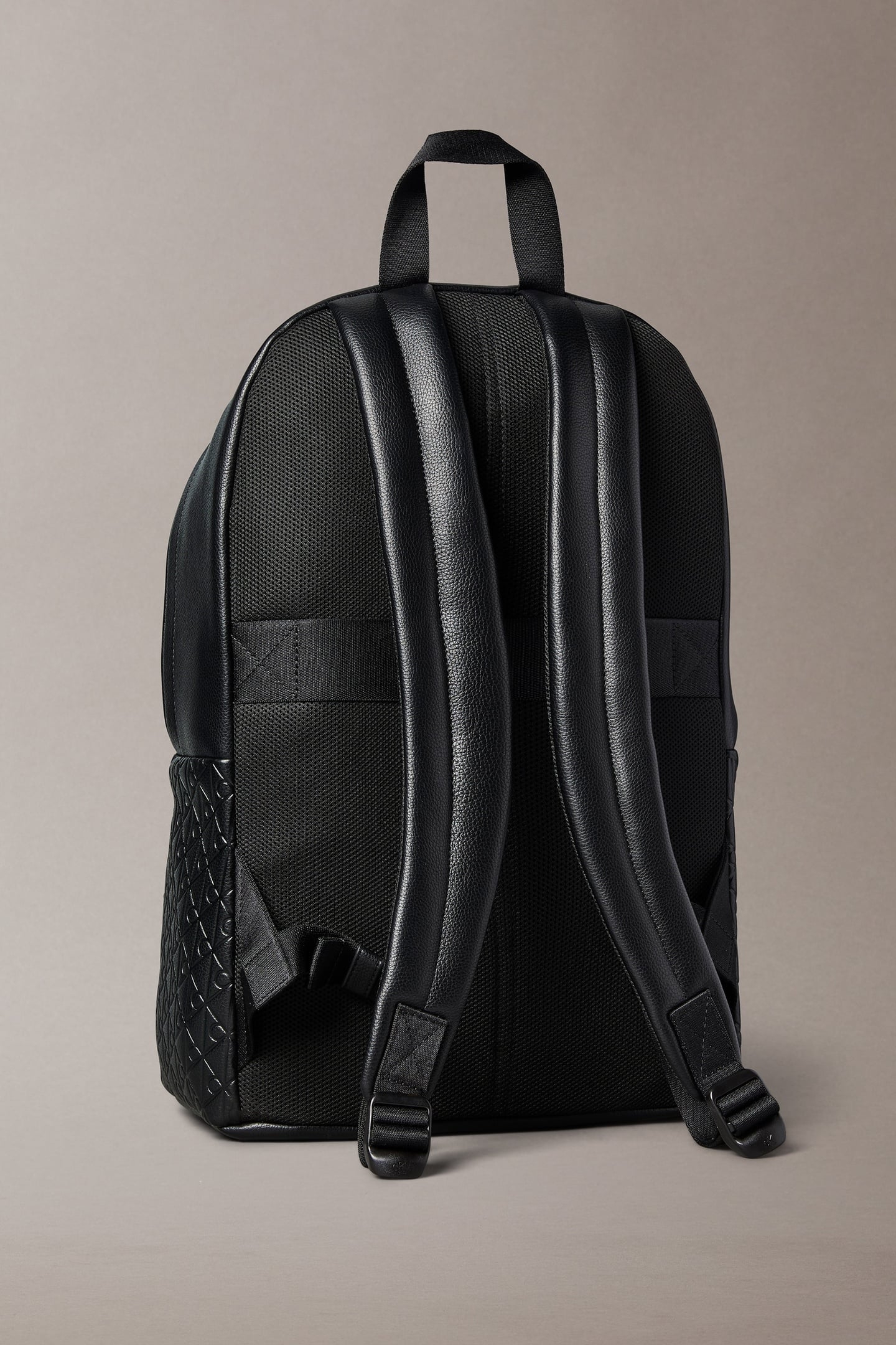 EMBLEM EMBOSS ROUND BACKPACK BLACK 3