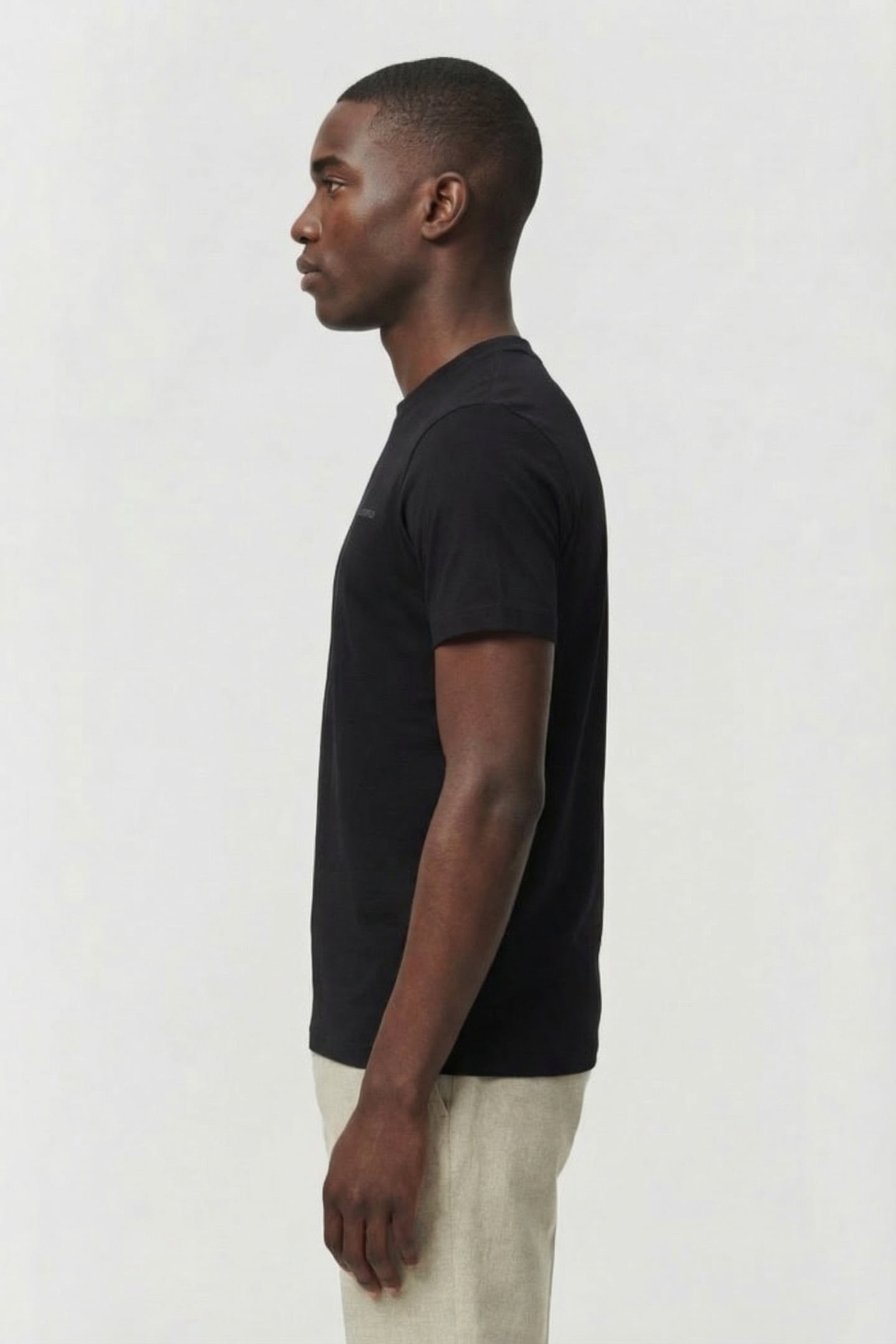 BLACK T-SHIRT CREWNECK 2