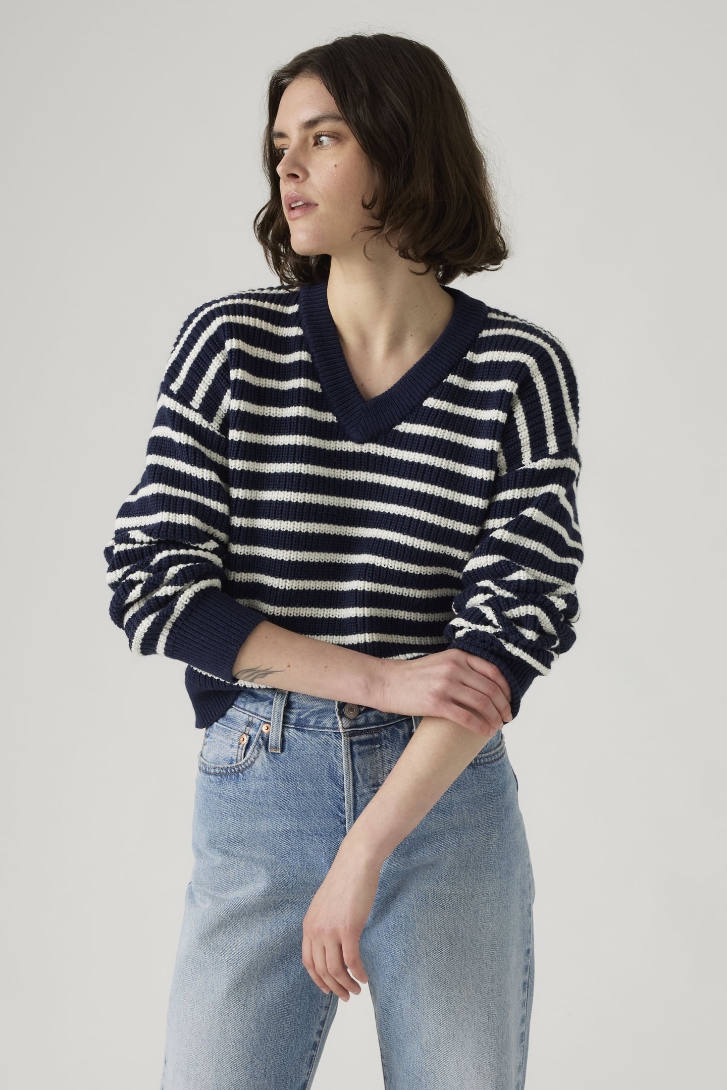 REESE V-NECK SWEATER BLUE 2