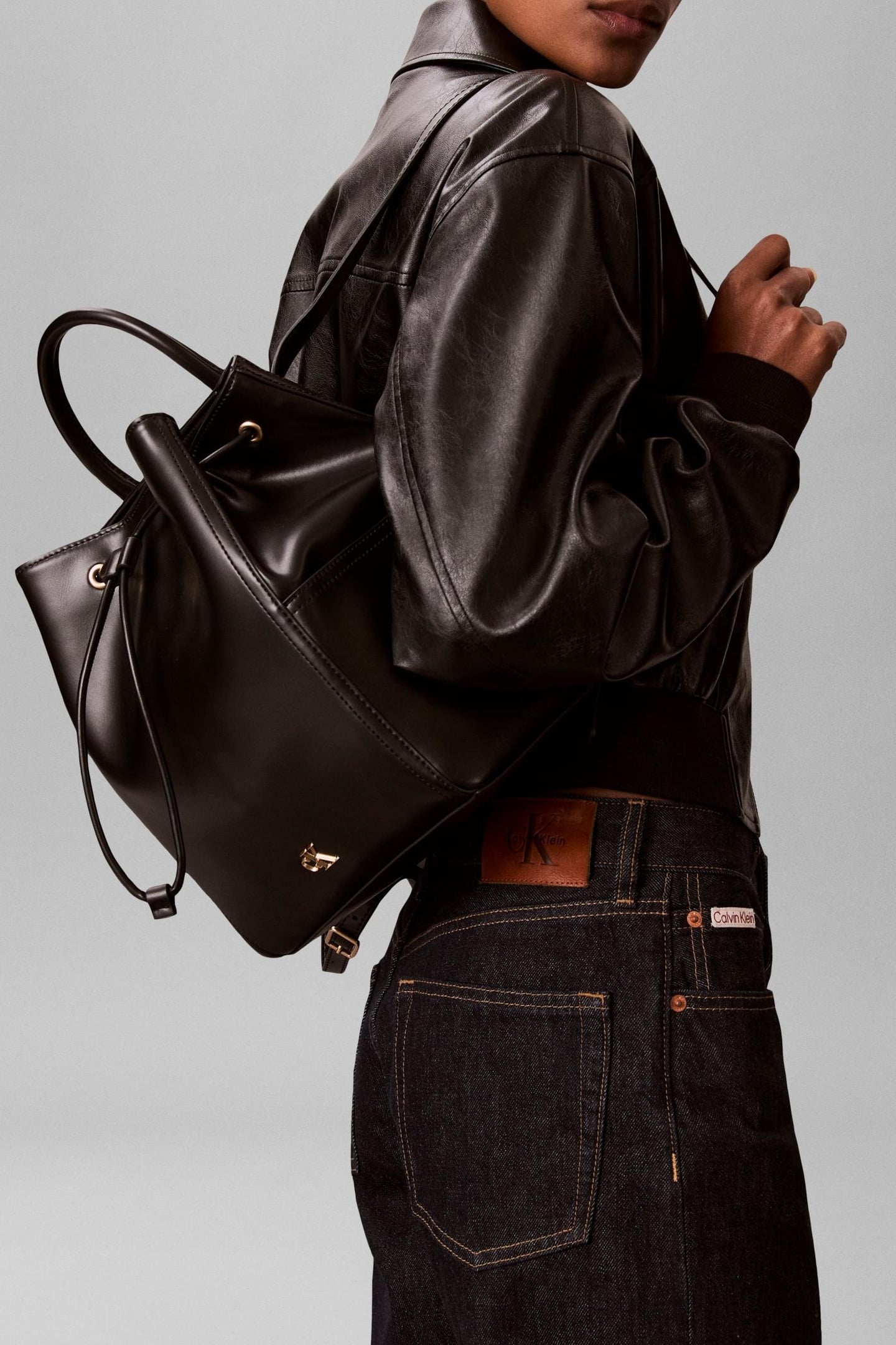 DRAWSTRING BACKPACK BLACK/ANTIQUE LIGHT GOLD 1