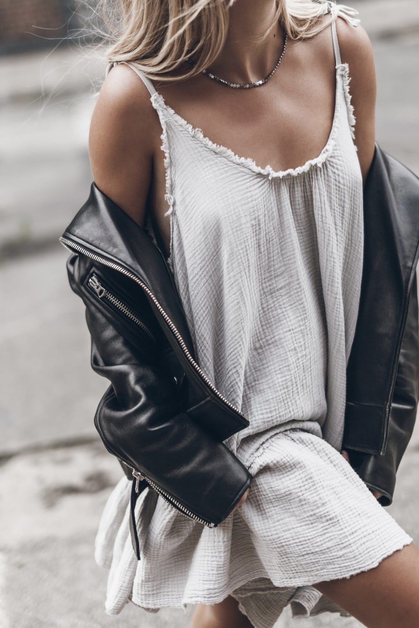 THE LIGHT RUFFLE DRESS WHITE 2