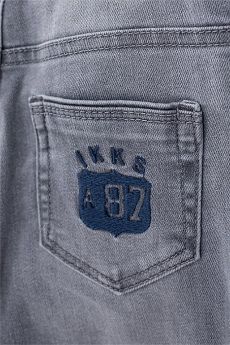 BOYS’ MEDIUM GREY RECYCLED SLIM JEANS WITH BADGES MEDIUM GRE 6