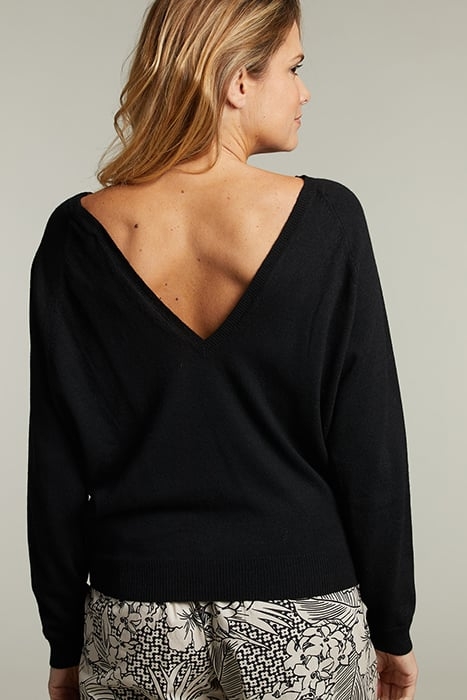 BLACK DEEP V-NECK AND V-BACK PULLOVER 2