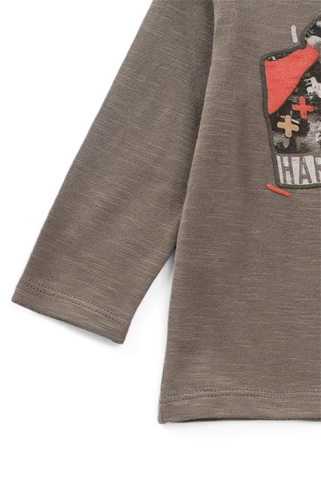 BOYS’ KHAKI TEXTURED TRAINERS IMAGE ORGANIC COTTON T-SHIRT 5