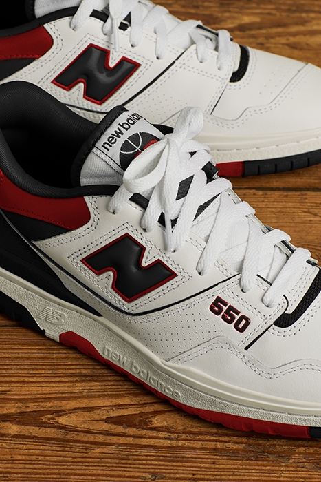 BB550STR SNEAKERS IN WHITE BLACK AND RED 7