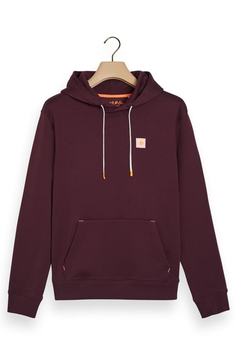 REGULAR FIT ESSENTIAL BADGE HOODIE IN ORGANIC COTTON BERRY W 4