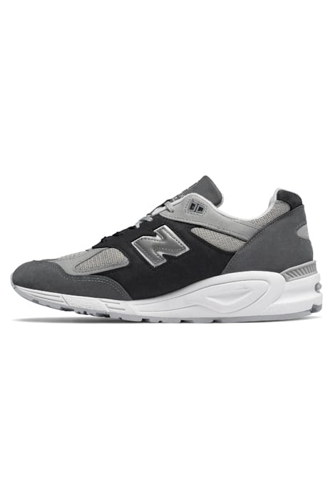 M990XG2 SNEAKERS IN SILVER MINK 4