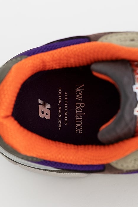 M990BT3 SNEAKERS IN BROWN / GREY 8