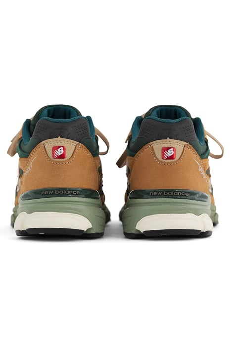 M990WG3 SNEAKERS IN TAN 4