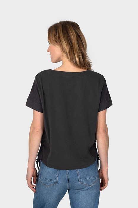 T-SHIRT HALF SLEEVES ALMOST BLACK 2