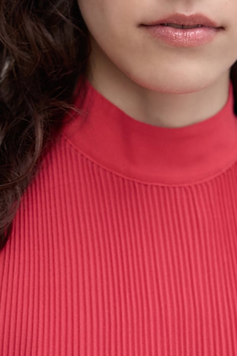 RED RECYCLED PLEATED TOP WITH AMERICAN ARMHOLES 5