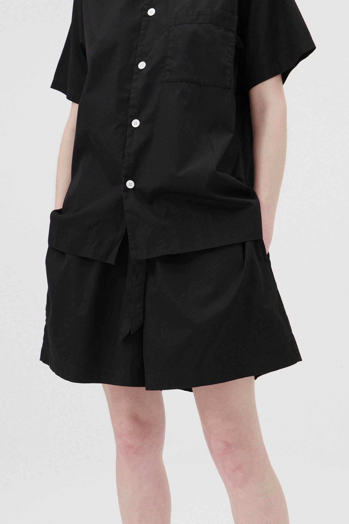 UNISEX POPLIN, SHORT SLEEVE SHIRT ALL BLACK 1