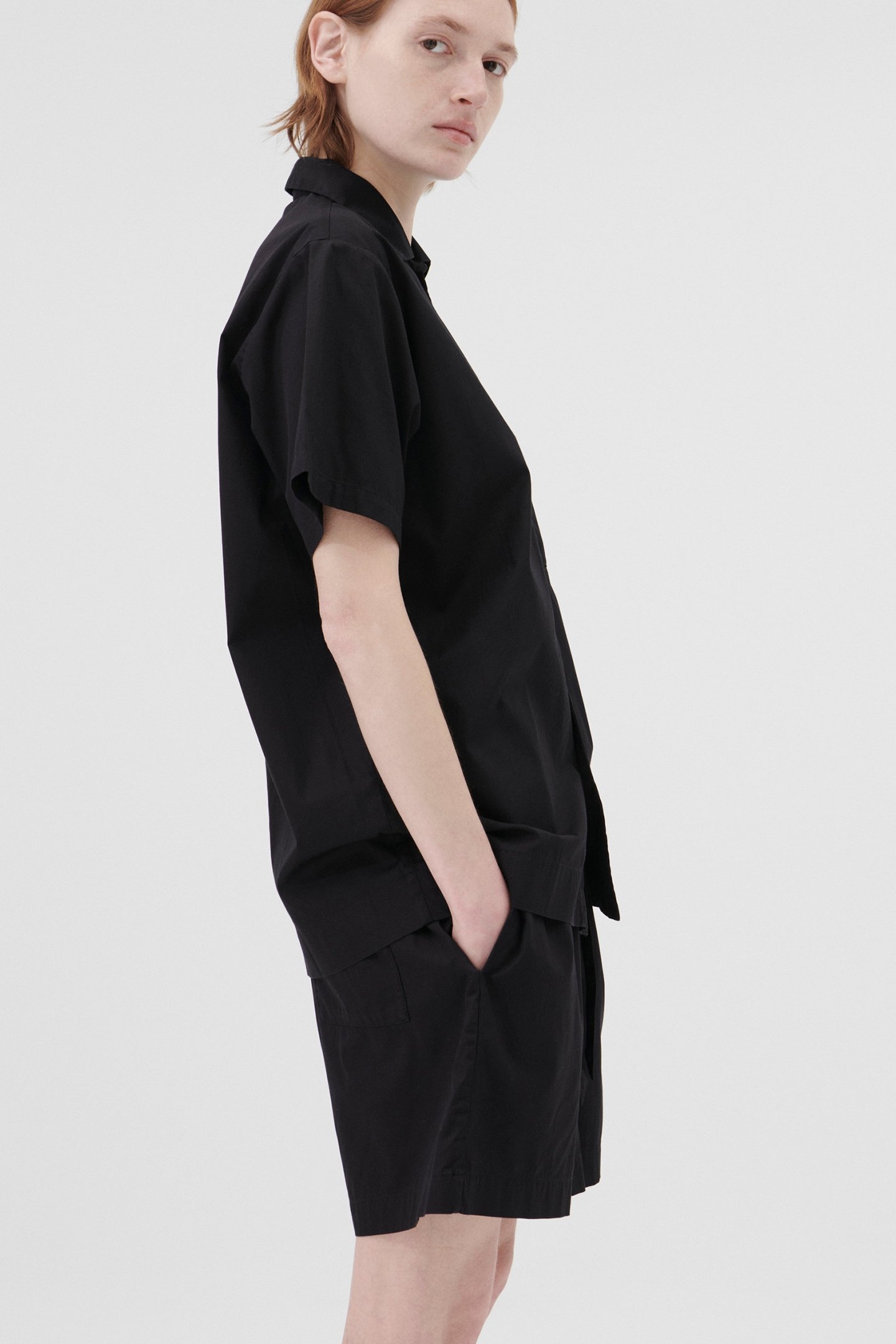 UNISEX POPLIN, SHORT SLEEVE SHIRT ALL BLACK 2