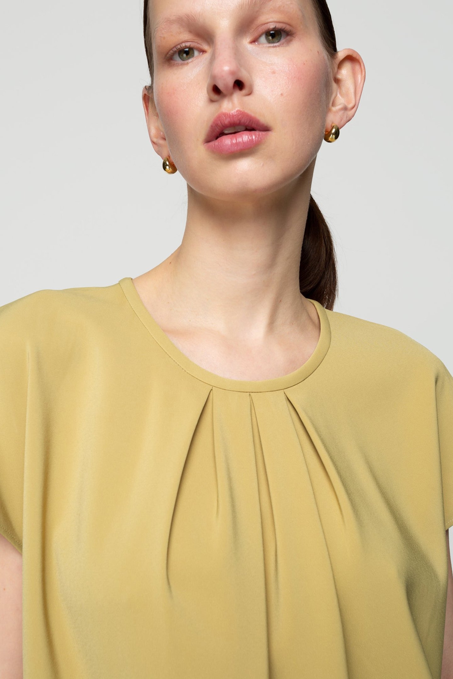 CREPE PLEATED DRESS GOLDEN KHAKI 4