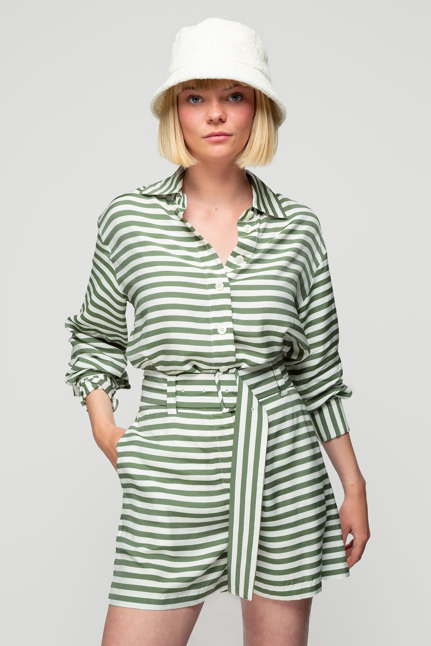 CLEAN STRIPE SHORT DEEP FOREST/OFF WHITE 1