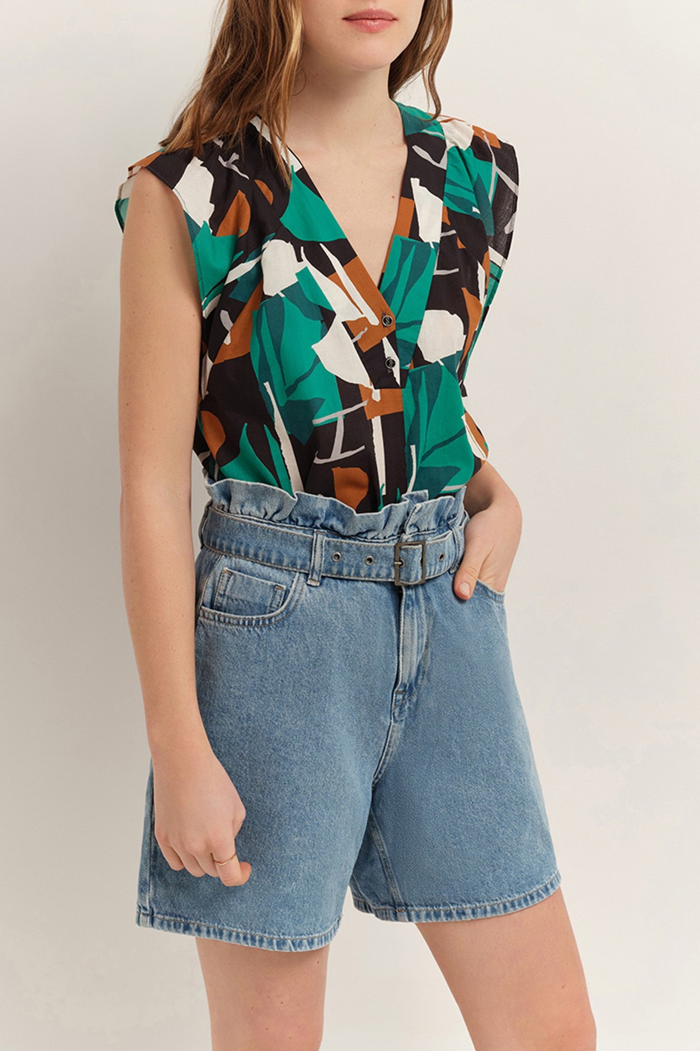 CANDLE - GREEN GRASS TOP WITH ARTY ABSTRACTION PRINT GREEN 3